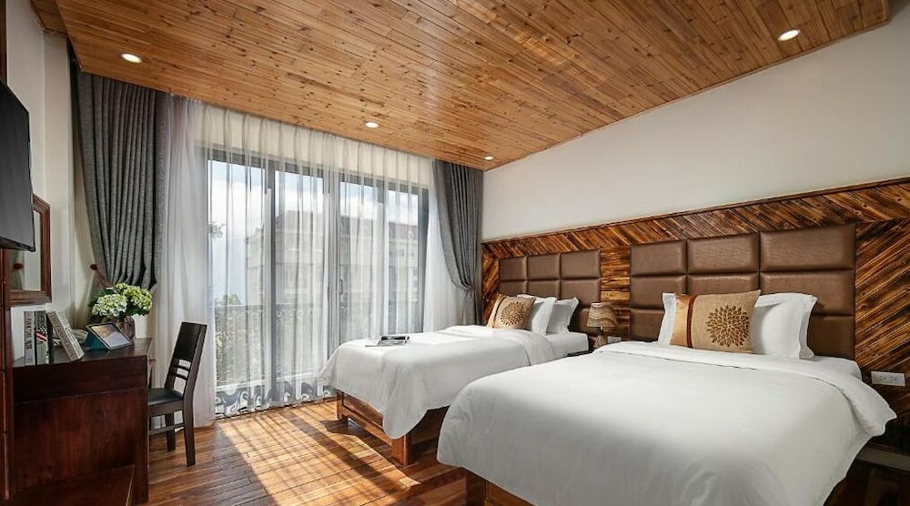 DELUXE, TWIN BEDS