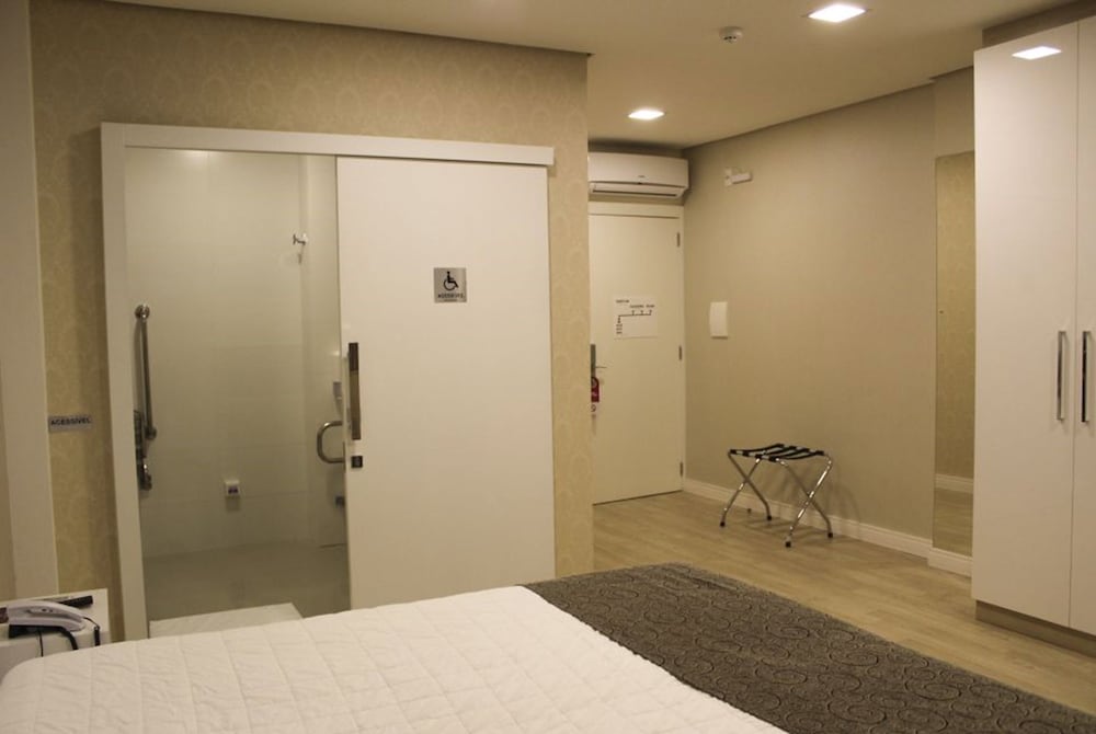 Holiday And Business Hotel 17/50