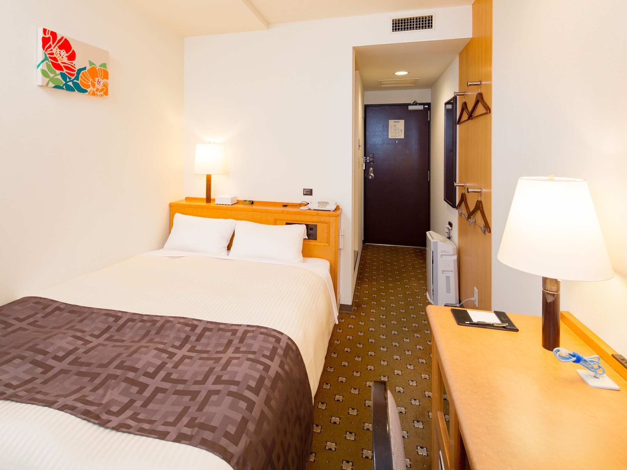 SEMI ROOM, SEMI DOUBLE BED, SMOKING