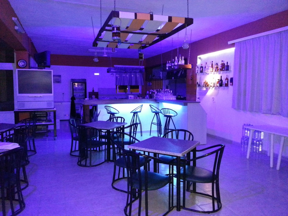 Maroula Blue Studios And Suites 56/70