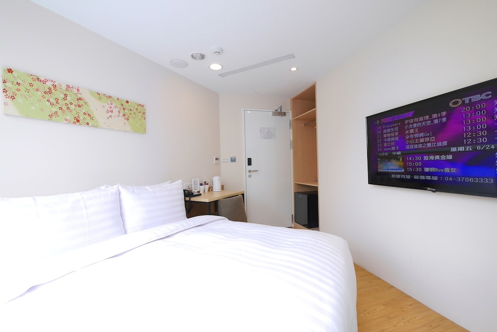 ROOM, DOUBLE BED, CITY VIEW