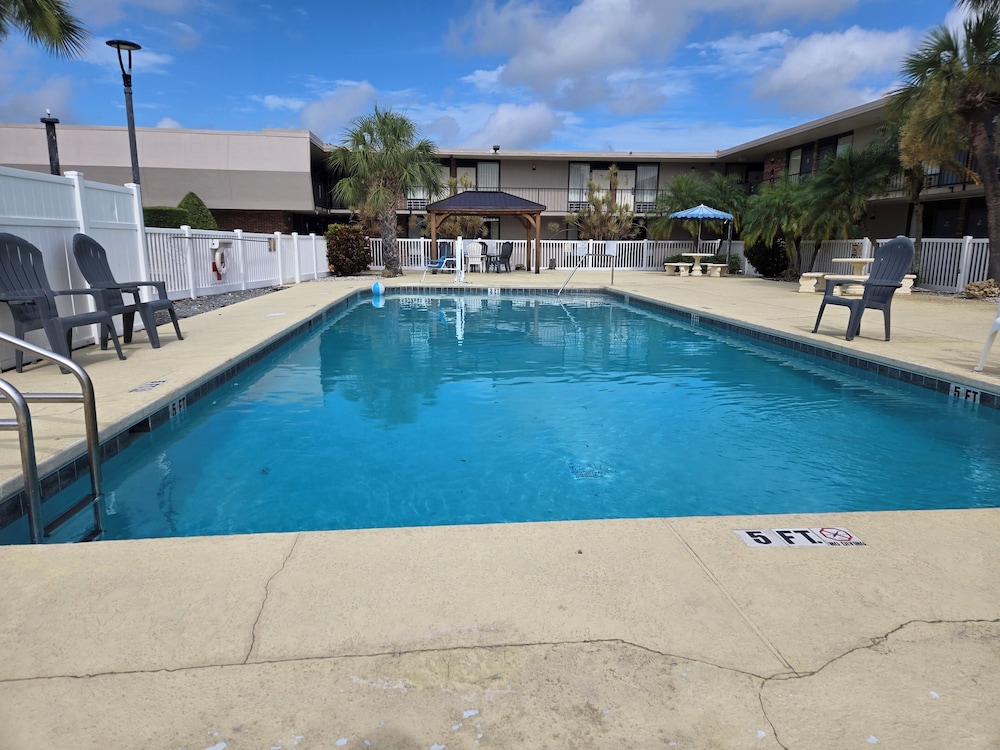 Stay Inn and Suites 6/76