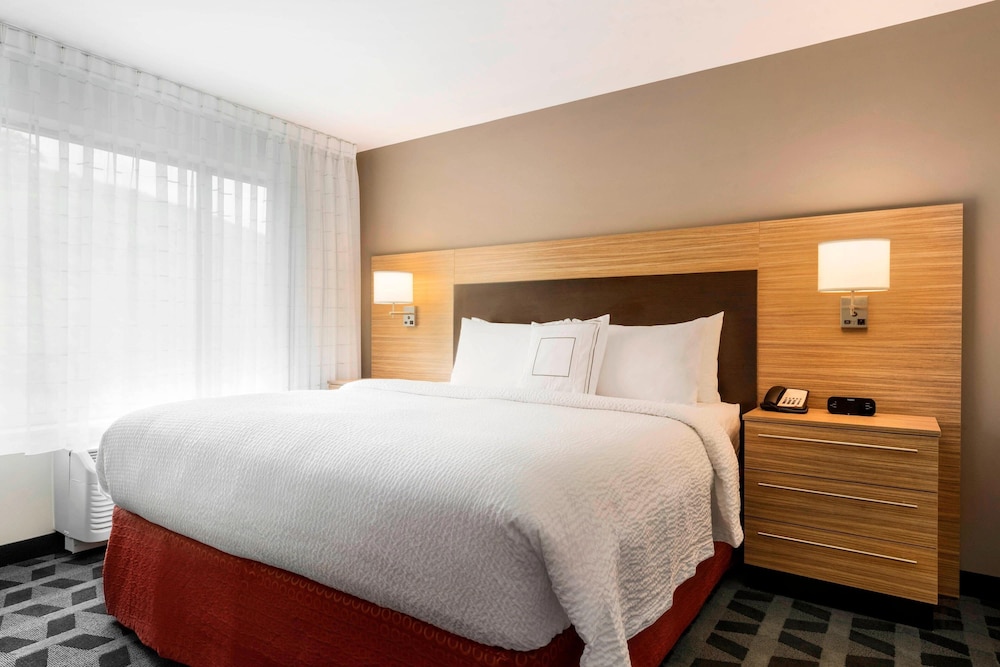 STUDIO, KING BED, SOFA, ACCESSIBLE