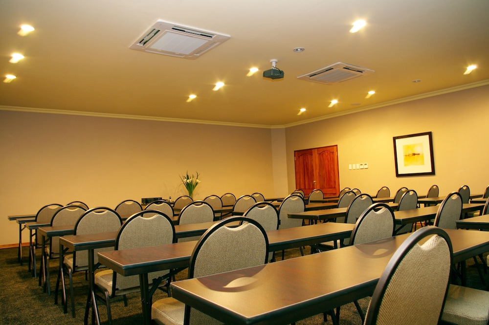 Protea Hotel By Marriott Harrismith Montrose 36/50