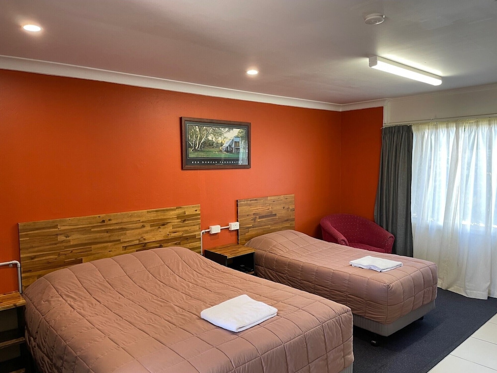 Homestead Motel 24/59