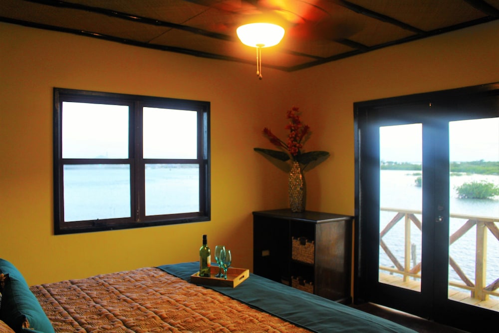 Lina Point Belize Overwater Resort 54/78