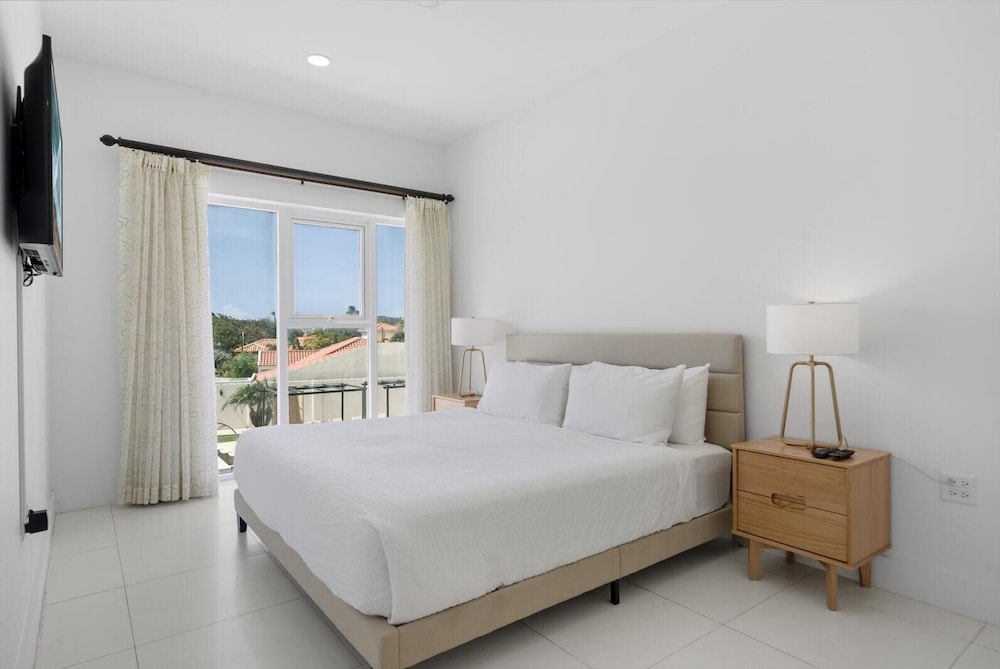 2 Bedrooms, Condo, Standard, King and Queen Bed, Resort View, Sofa