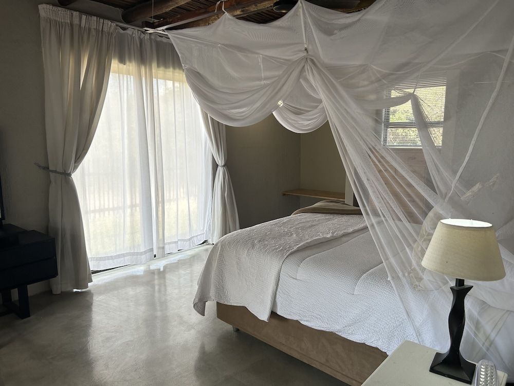 Leadwood Tree Safari Lodge 695 9/30