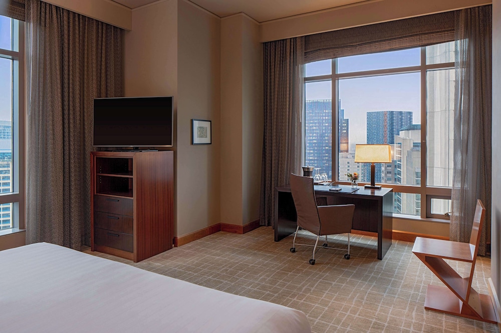 Emerald, Suite, King Bed, Grand Hyatt Seattle 2/5