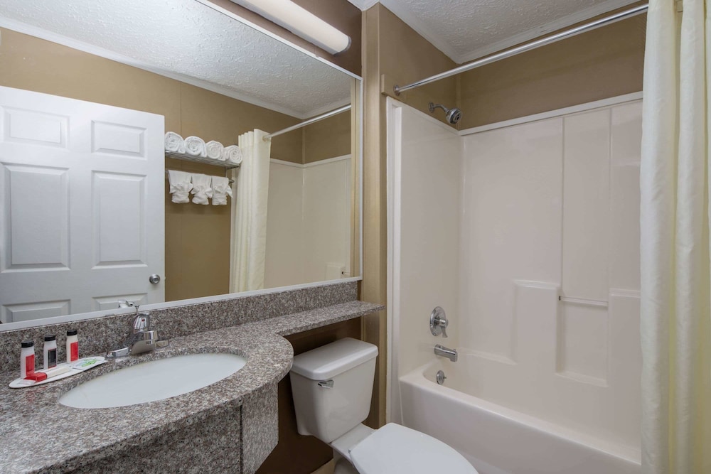 Microtel Inn & Suites by Wyndham Columbia/Fort Jackson N 15/37