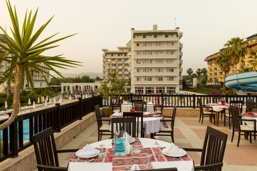 Holiday Garden Resort 19/40
