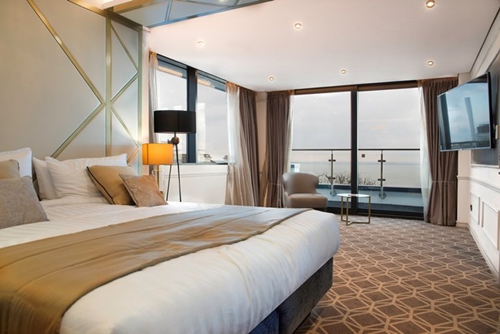 Seven Hotel 10/57