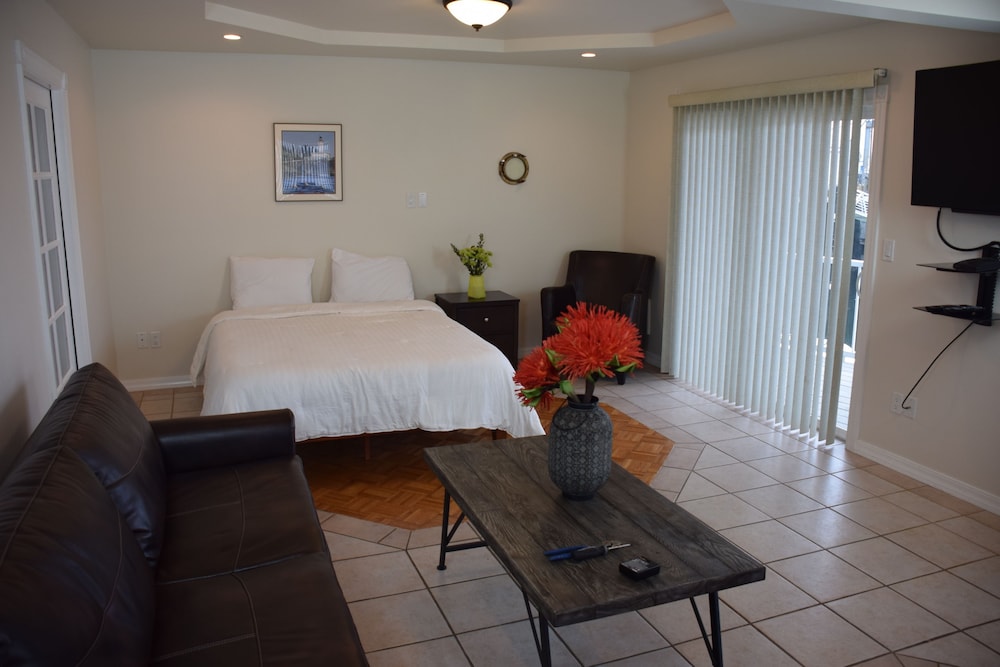 Longliner Lodge and Suites 15/41