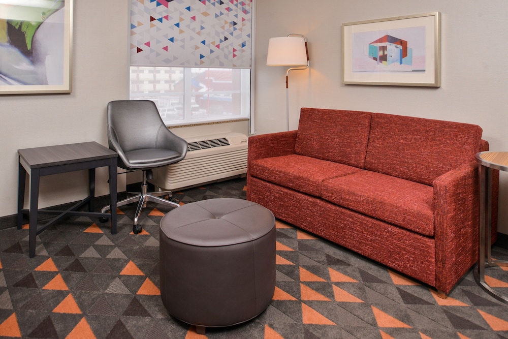 Holiday Inn Hotel and Suites Rochester Marketplace 35/64