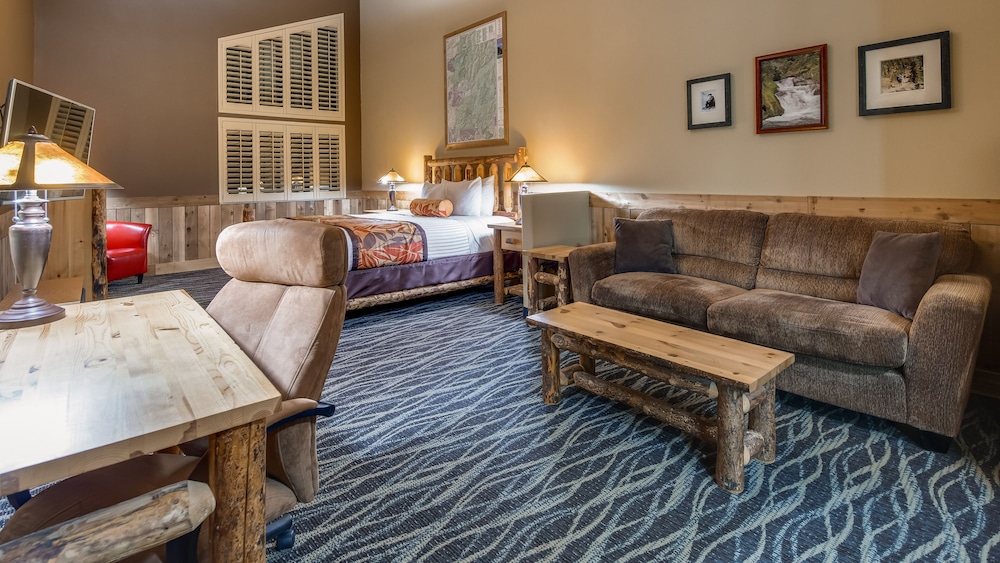 Best Western Plus Battle Ground Inn & Suites 30/36