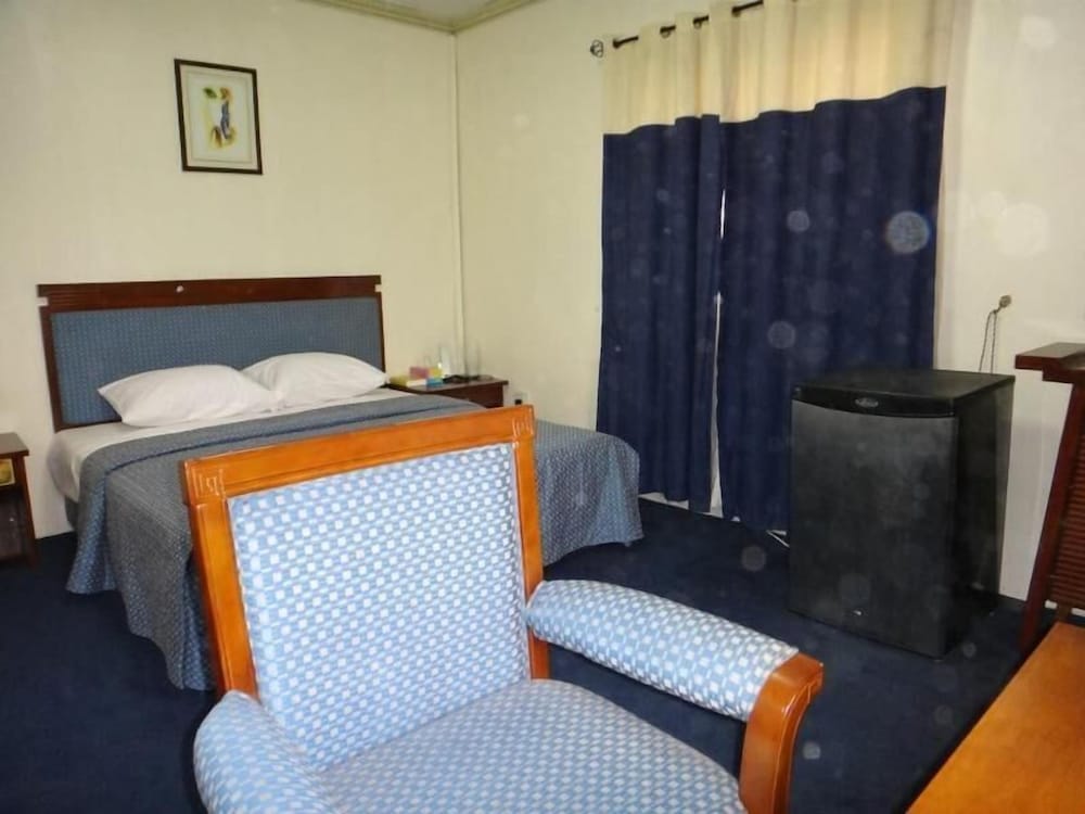 Ed Scob Suites 13/25