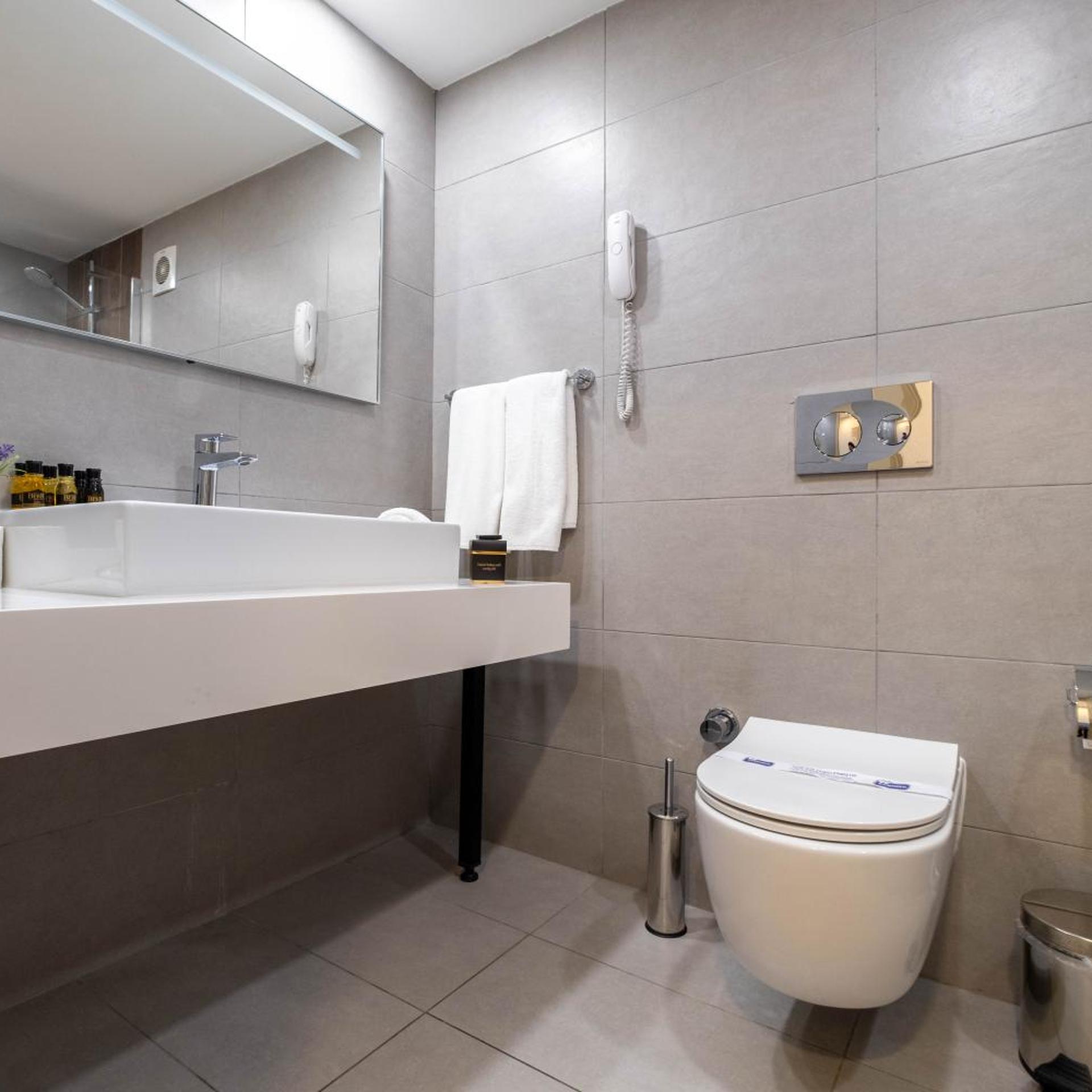 غرفة اقتصادية ثلاثية، Berr Hotel 7/9