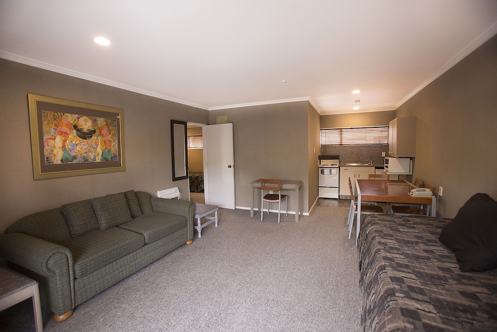 Distinction Coachman Hotel Palmerston North 51/63