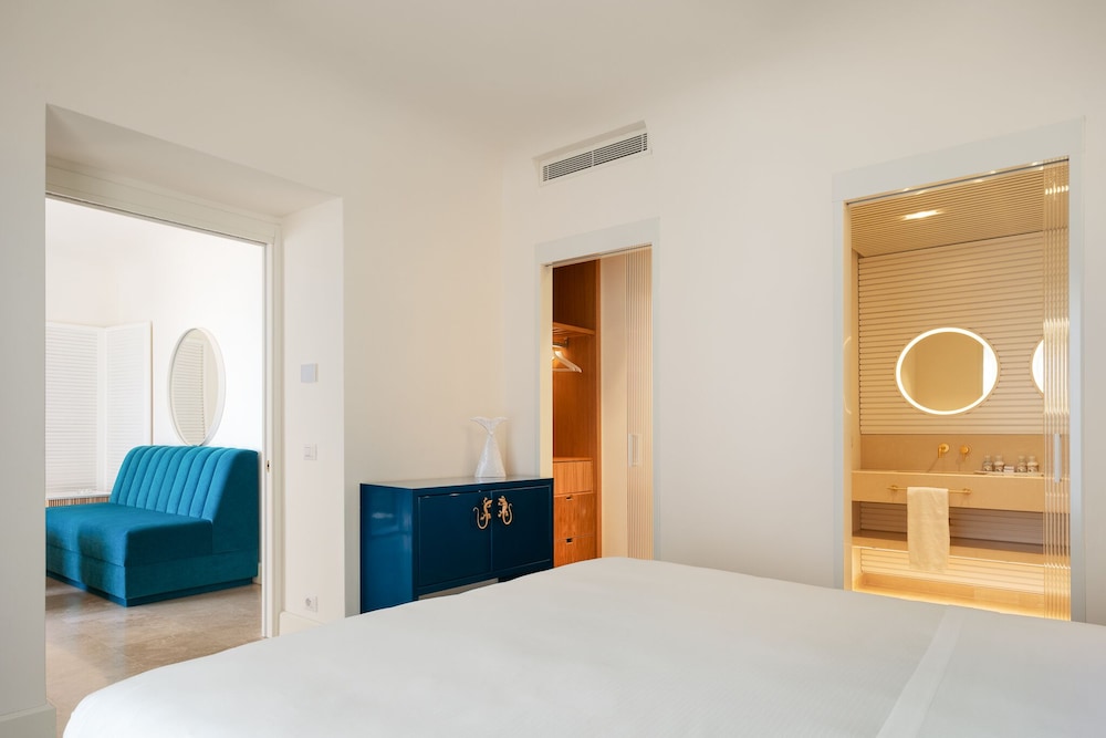 JUNIOR SUITE, PARTIAL SEA VIEW