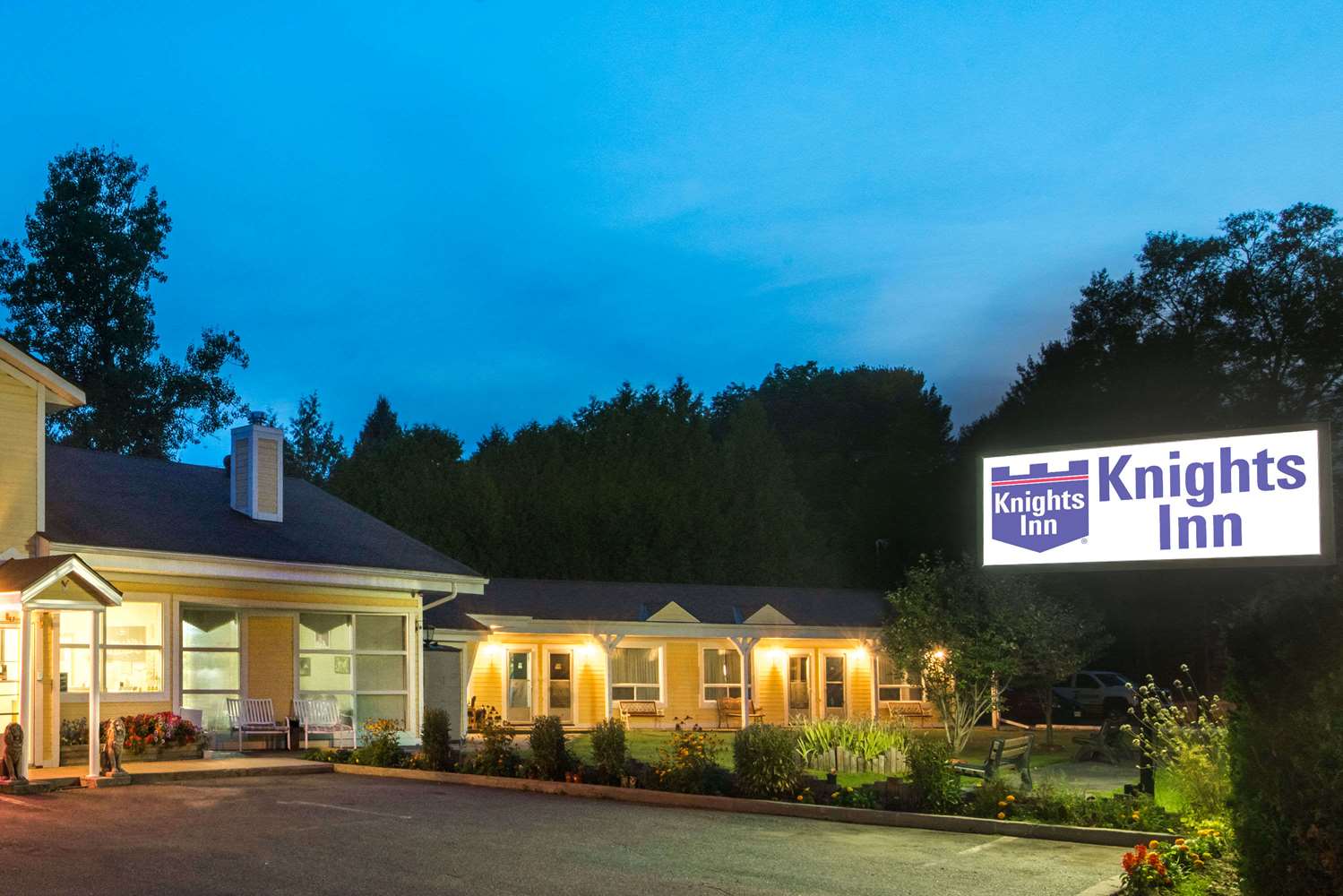 Knights Inn Bracebridge 1/7