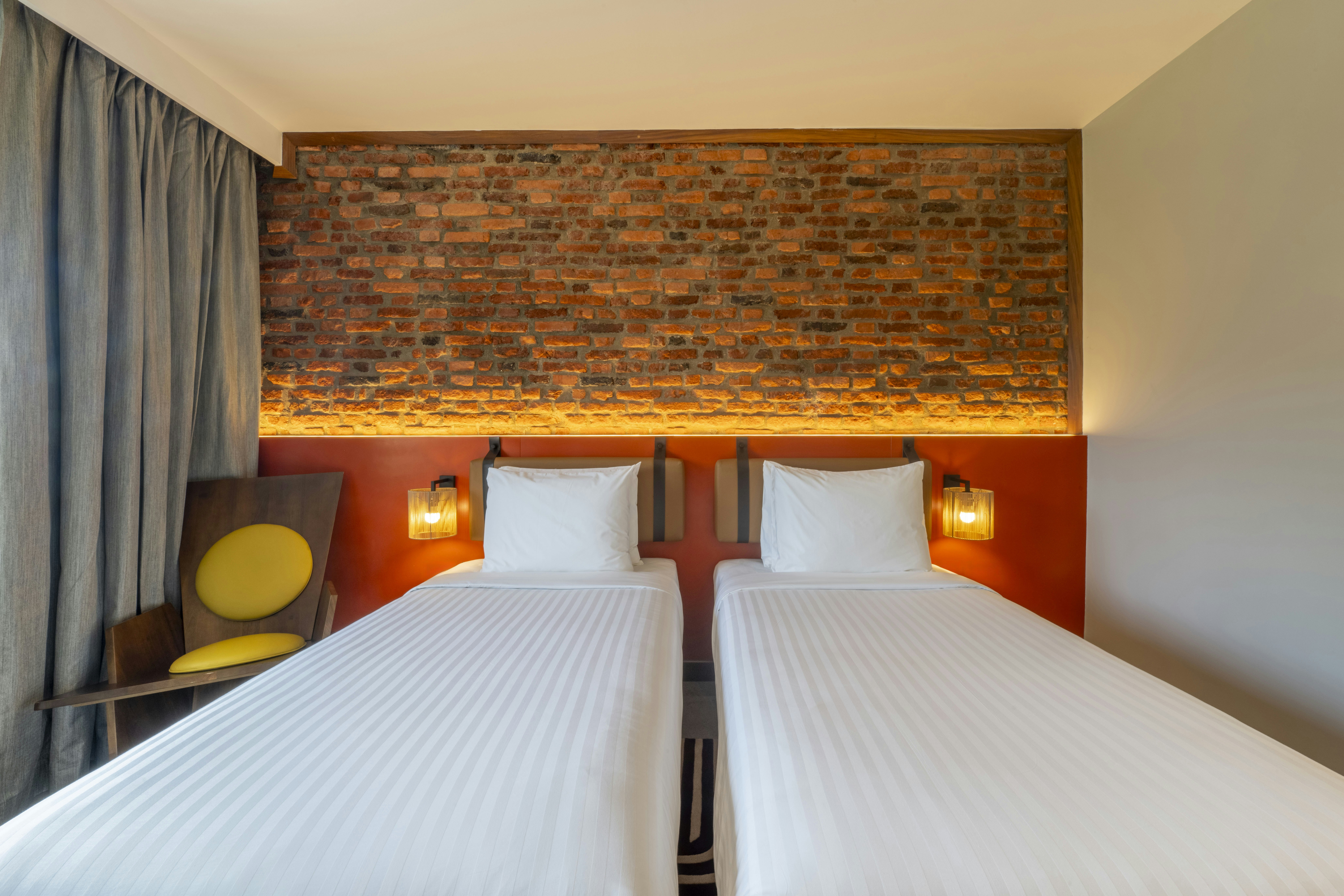 SUPERIOR, TWIN BEDS