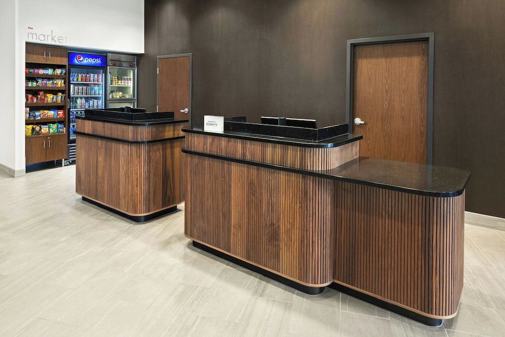 Courtyard by Marriott Minneapolis Maple Grove/Arbor Lakes 9/70