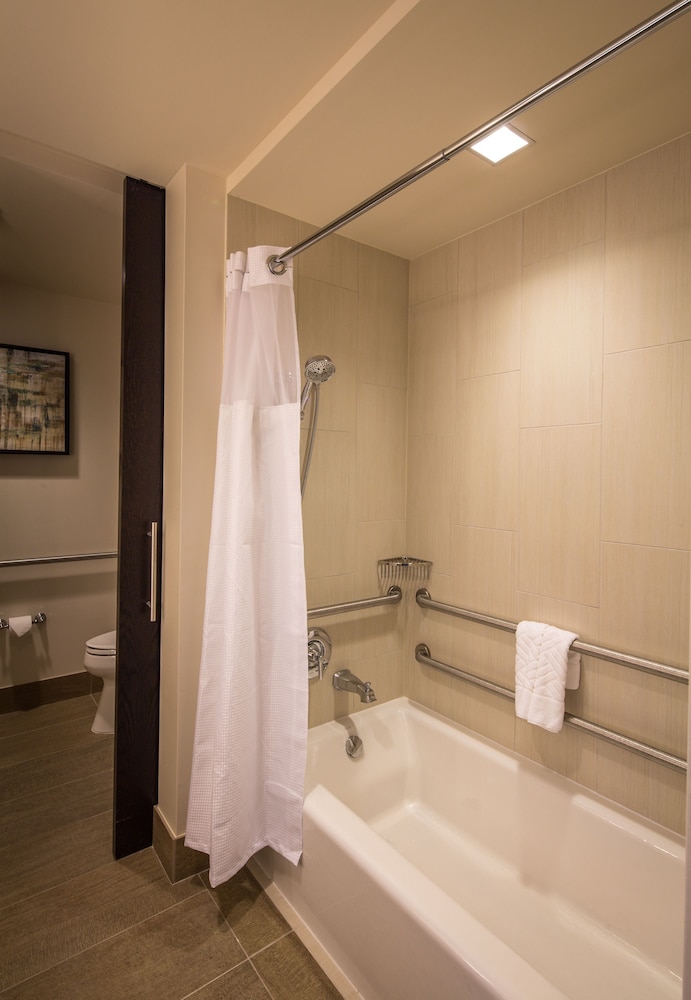 HILTON DALLAS/PLANO GRANITE PARK 42/88