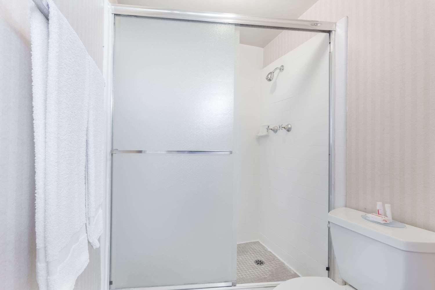 Travelodge by Wyndham San Francisco Airport North 11/12