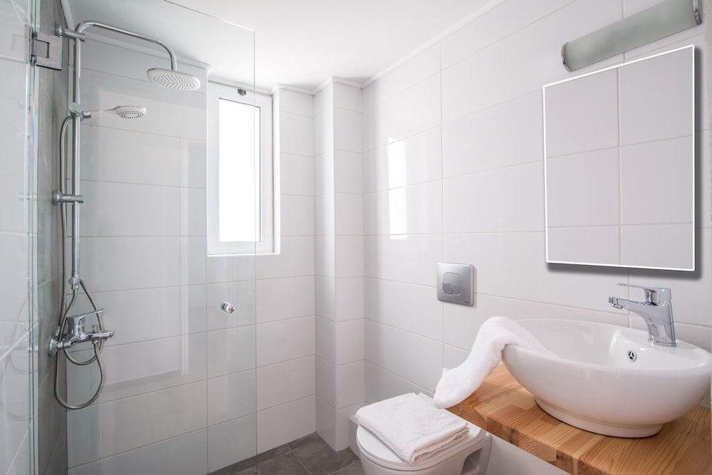 W Suites 26/70