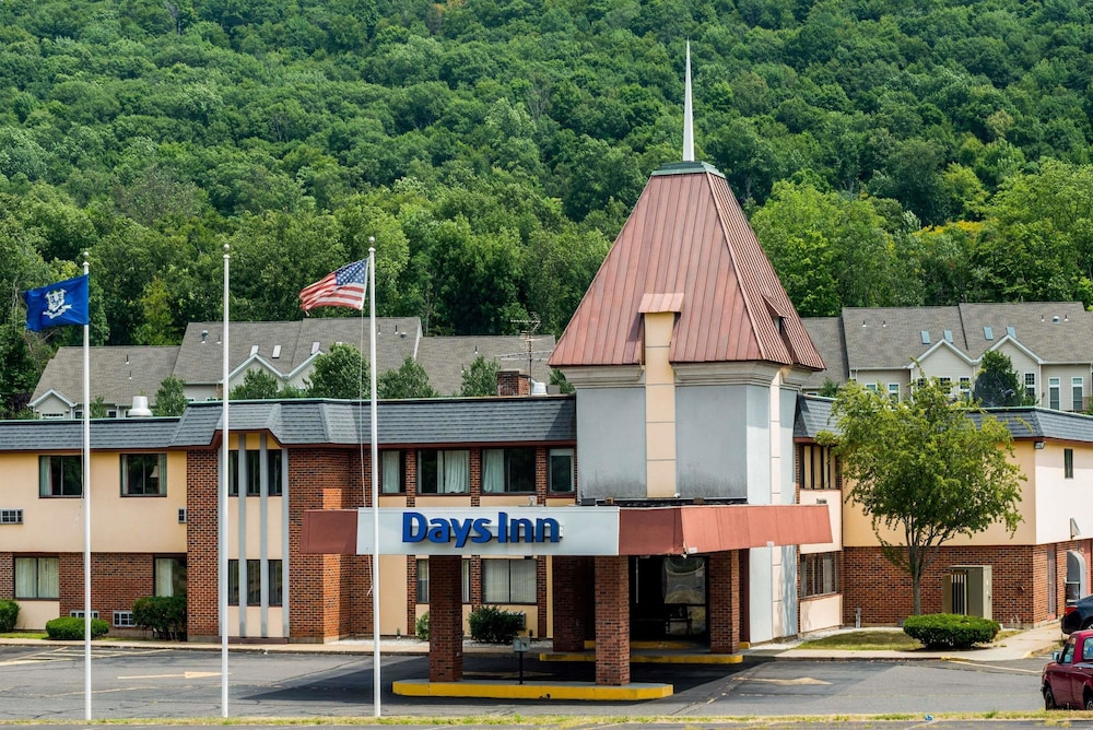 Days Inn By Wyndham Berlin Meriden 3/27