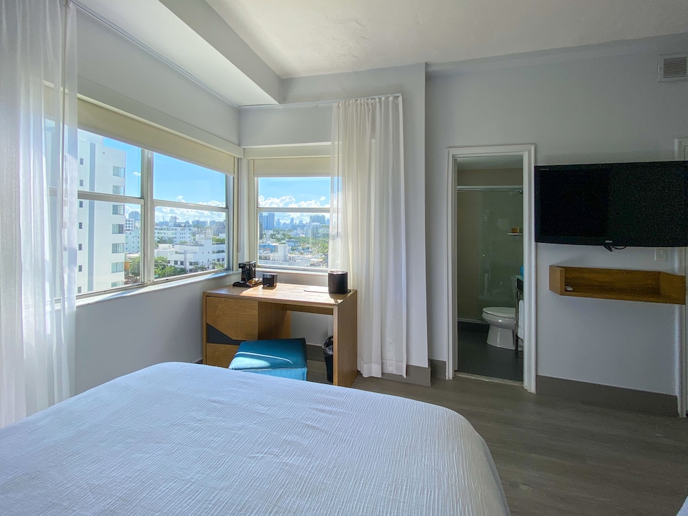 SIGNATURE, DOUBLE BED, CITY VIEW