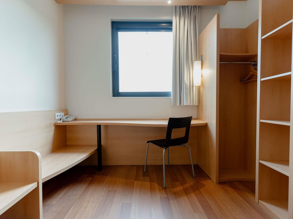IBIS BARCELONA RIPOLLET 45/72
