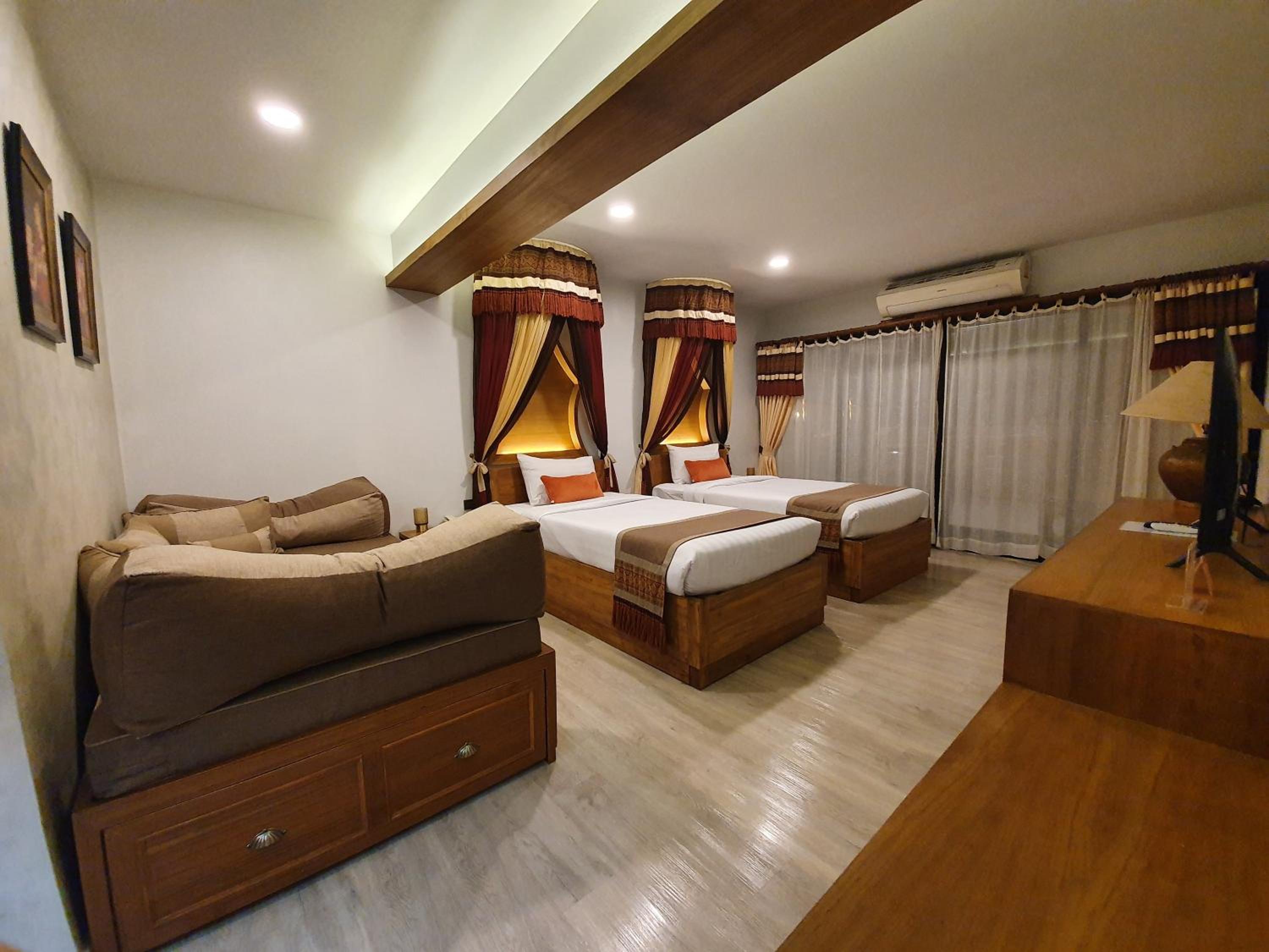 Premium, Deluxe, Twin Beds, Sofa