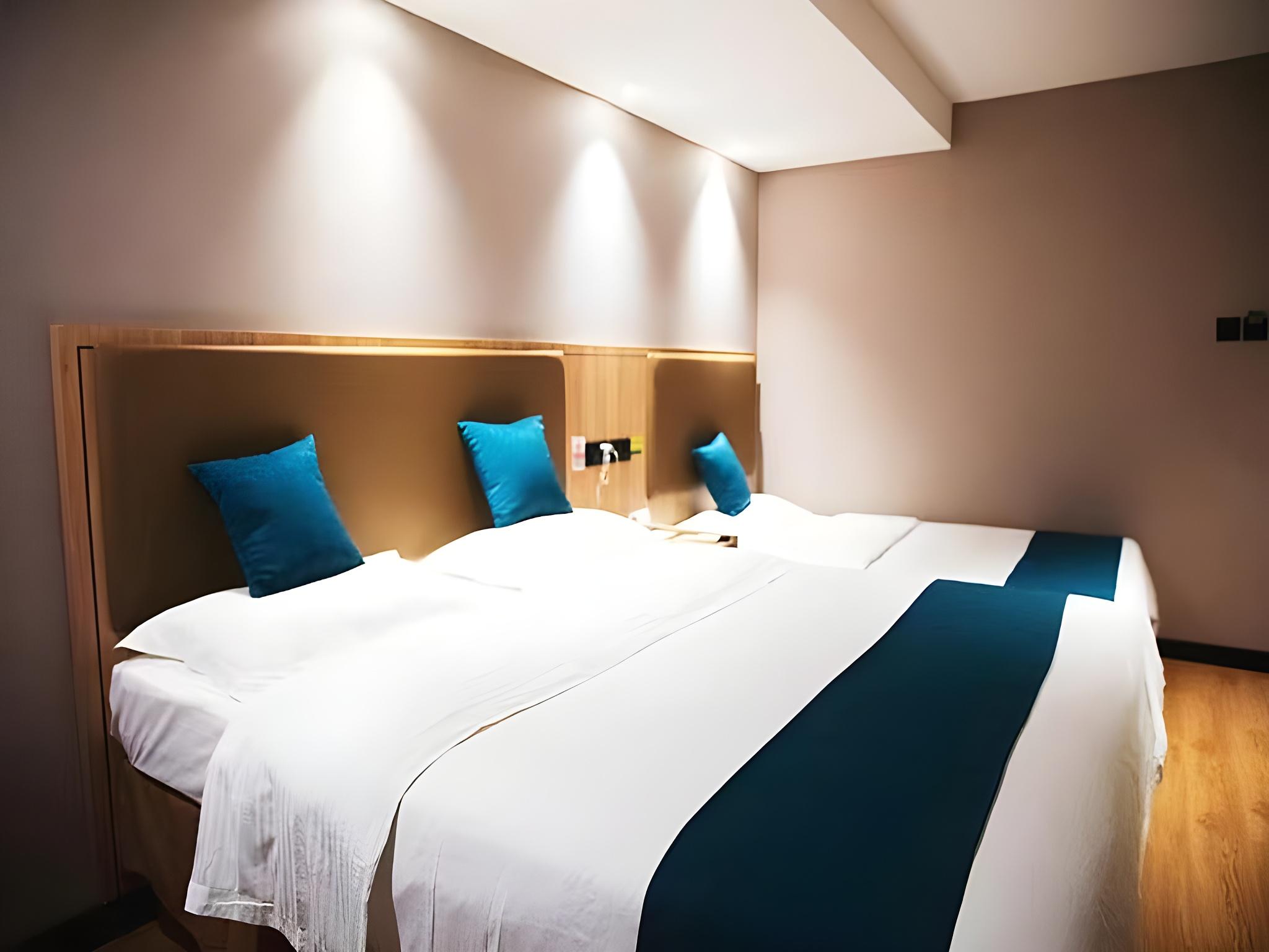 GreenTree Inn Beijing Qinghe High-speed Railway Station Shangdi Anningzhuang Shell Hotel 28/36