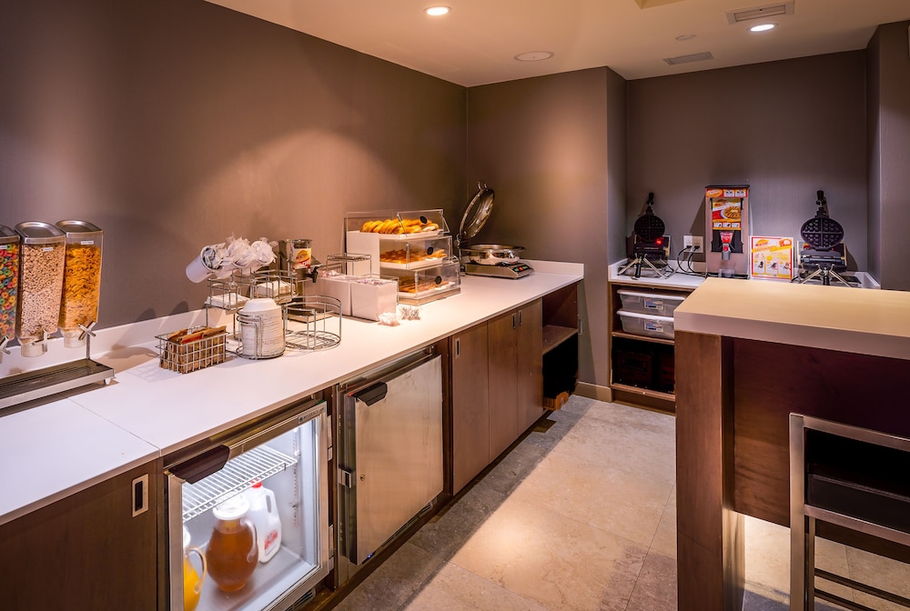 La Quinta Inn Suites By Wyndham Times Square South 40/60