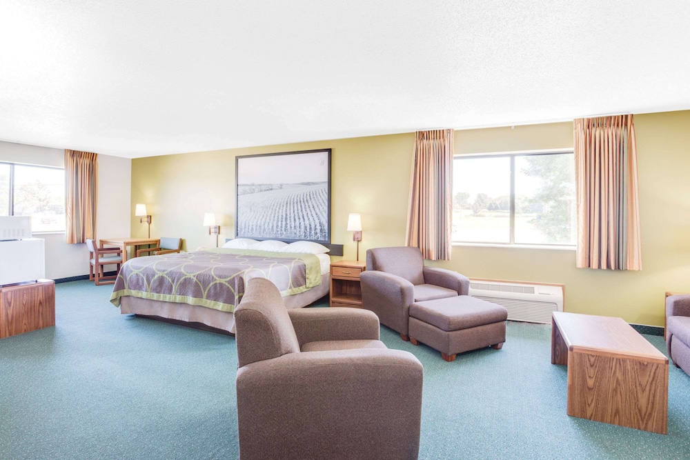 Super 8 by Wyndham Oelwein 32/47