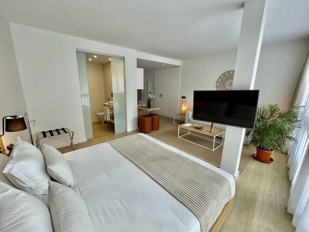 DELUXE, SUITE
