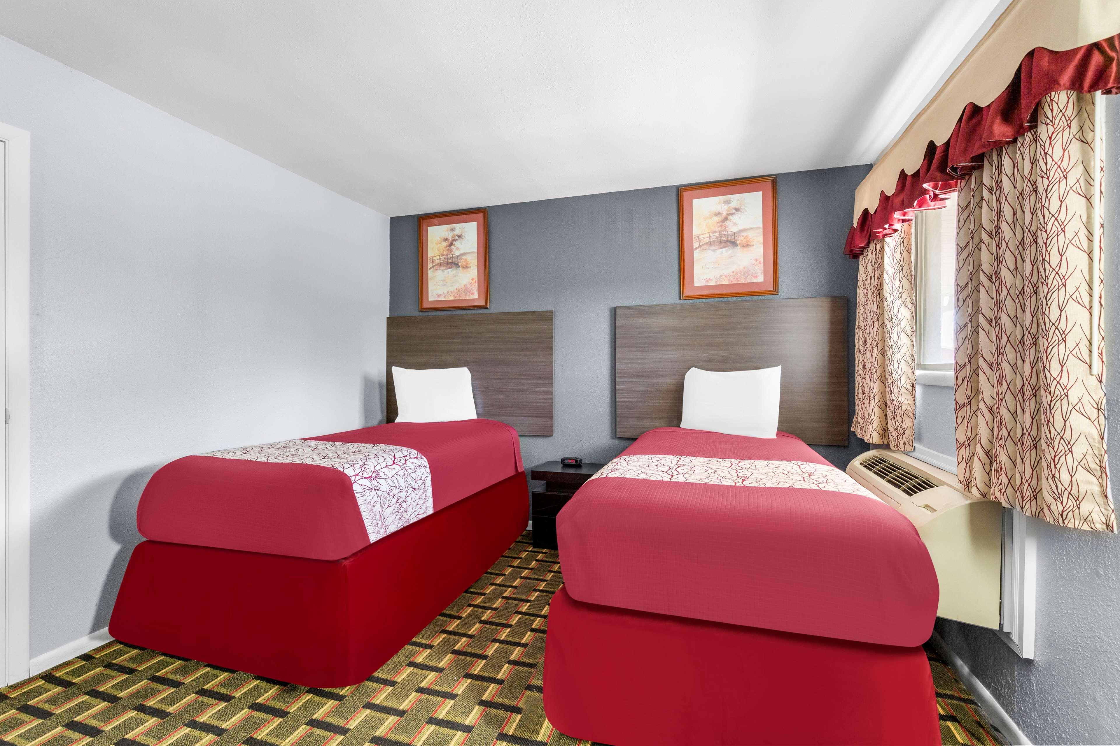 غرفة بسريرين، Americas Best Value Inn Belleville 2/4
