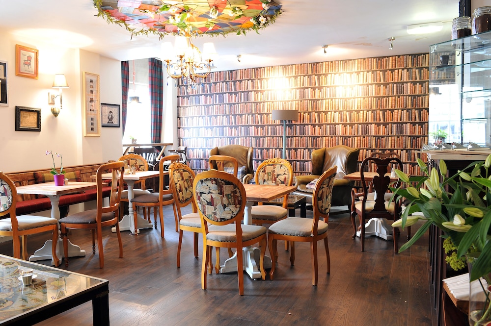 Kings Arms Hotel 39/44