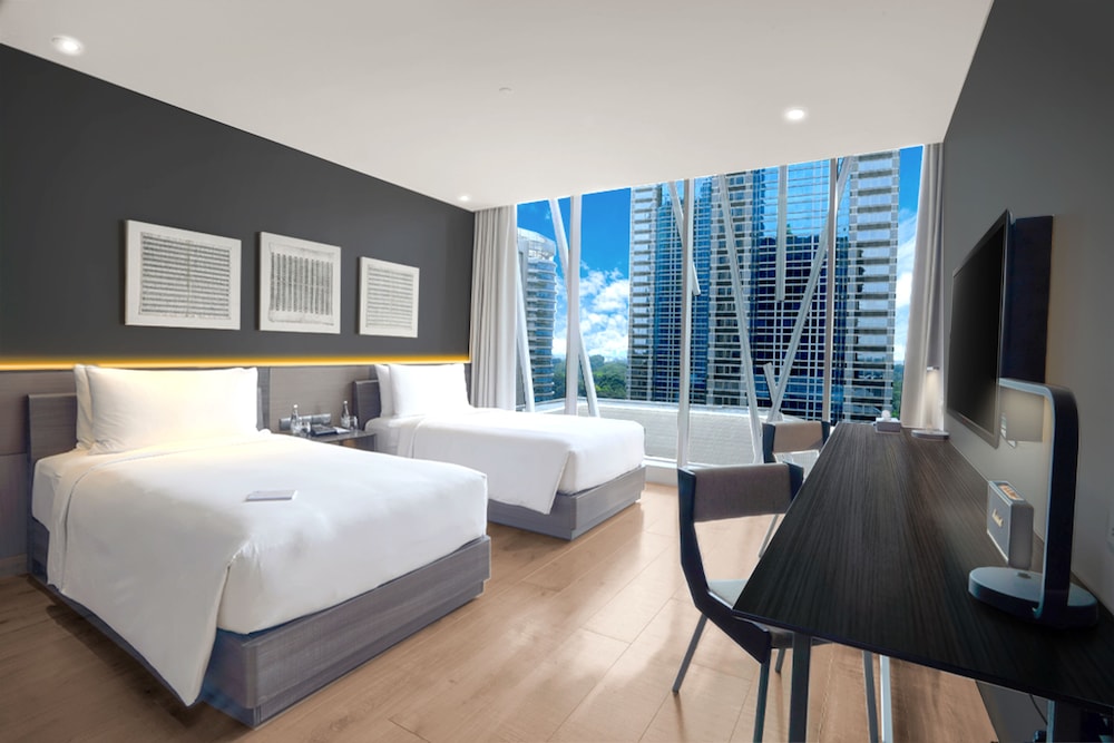 Deluxe, Twin Beds, City View