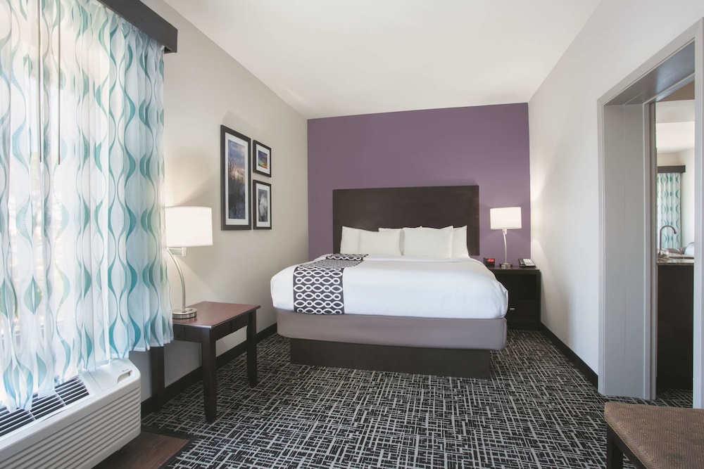 La Quinta Inn & Suites by Wyndham Fort Walton Beach 6/24