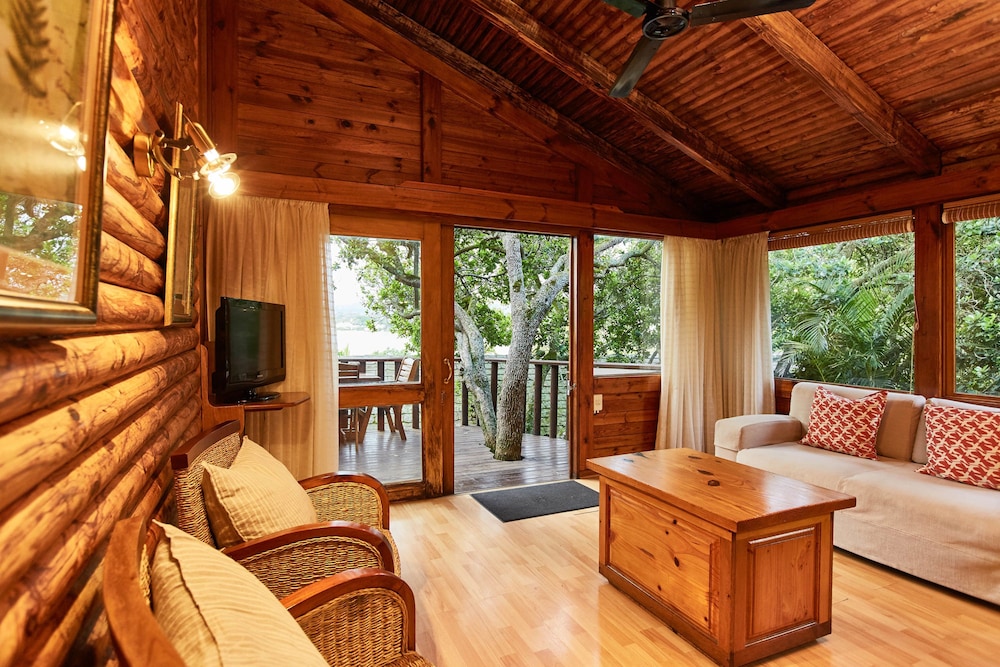 Under Milkwood Resort 30/49