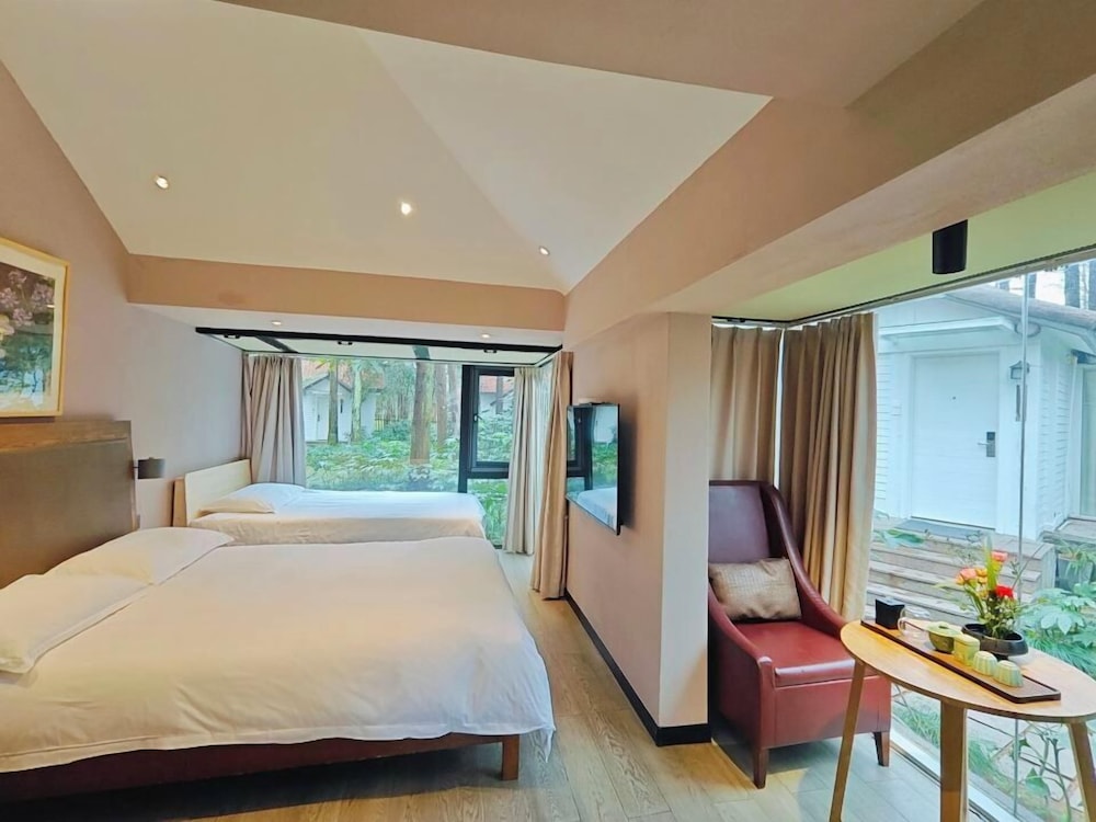 Lotus Glade Hotel 16/50