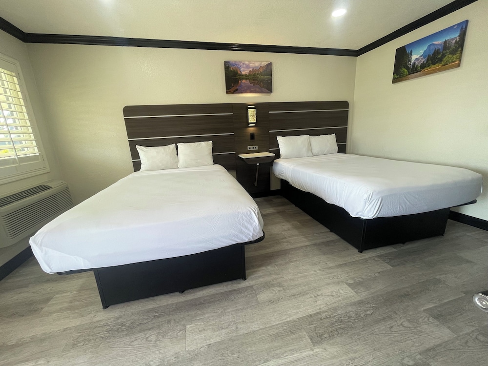 Escondido Lodge 15/56
