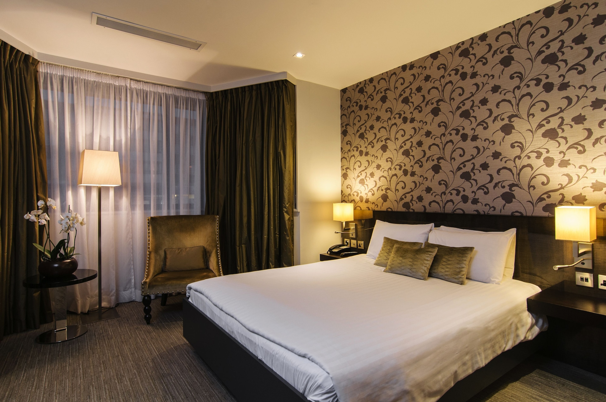 EXECUTIVE, DOUBLE BED