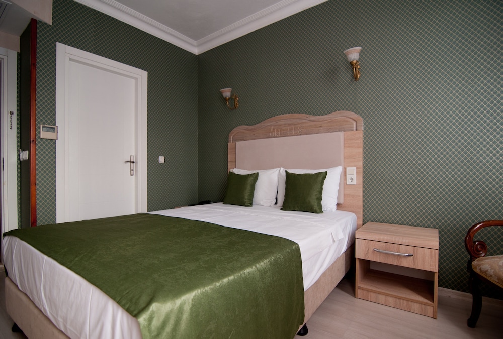 Artefes Hotel 12/70