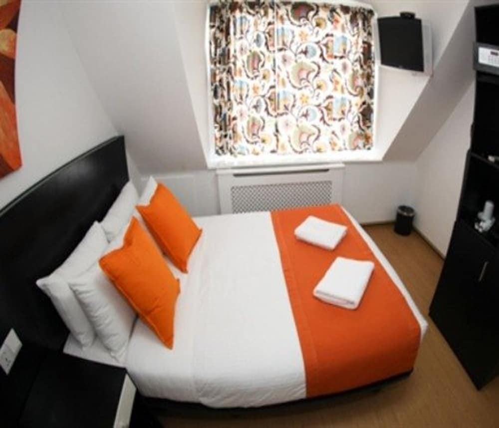 Heathrow Inn 43/56
