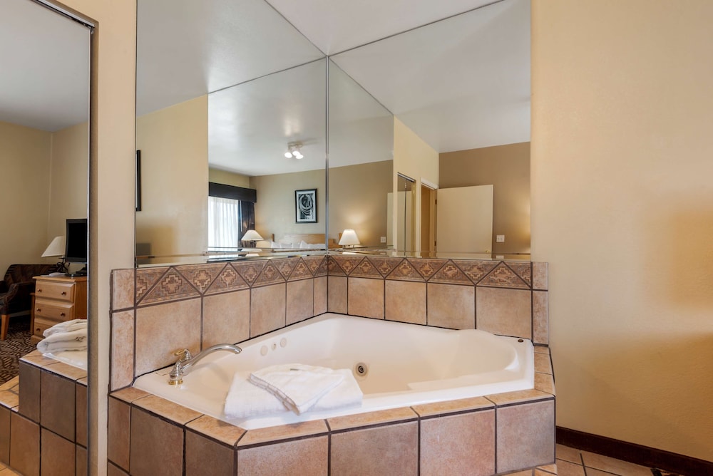 Turquoise Inn and Suites Cortez near Mesa Verde 25/42
