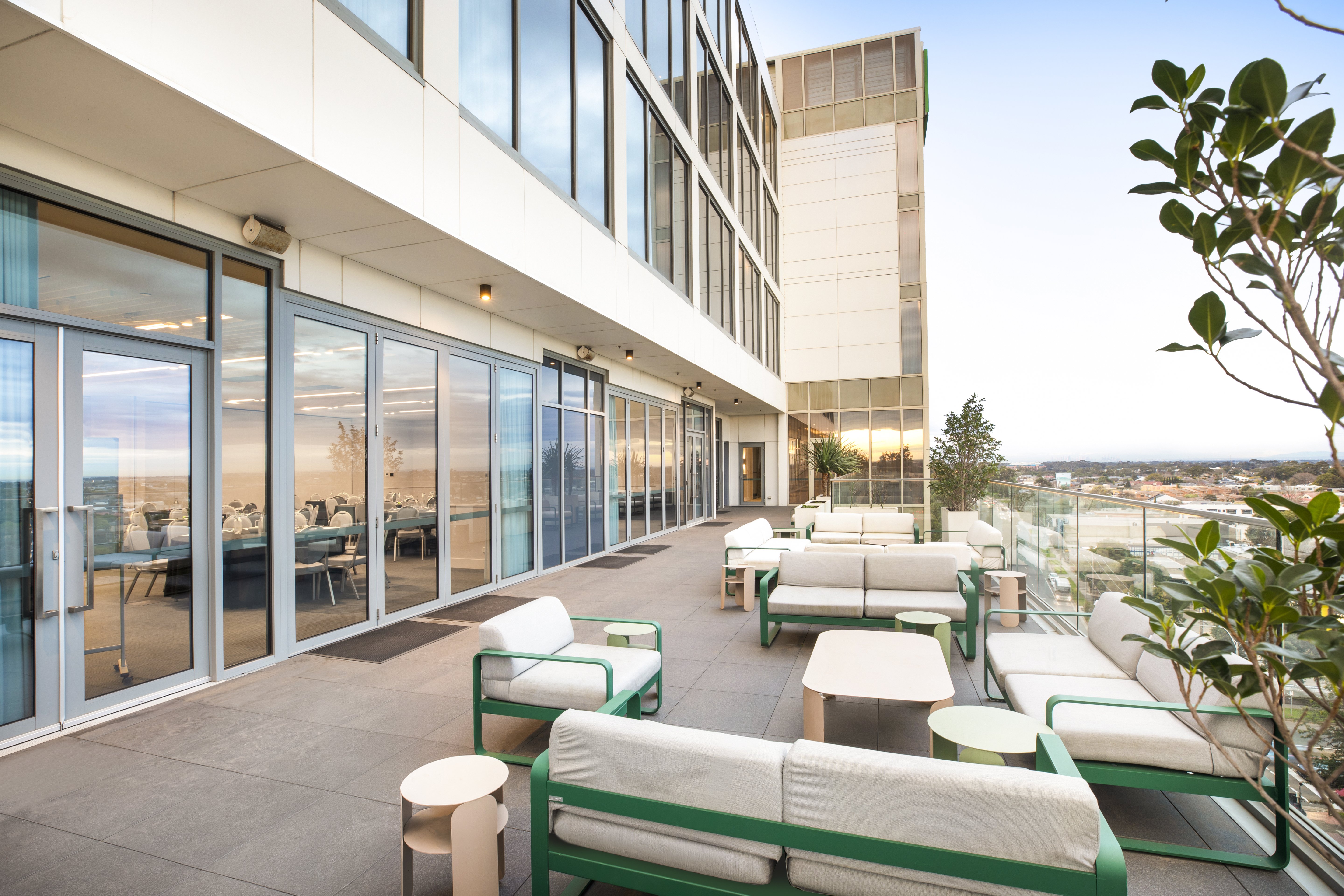 HOLIDAY INN WERRIBEE 34/75