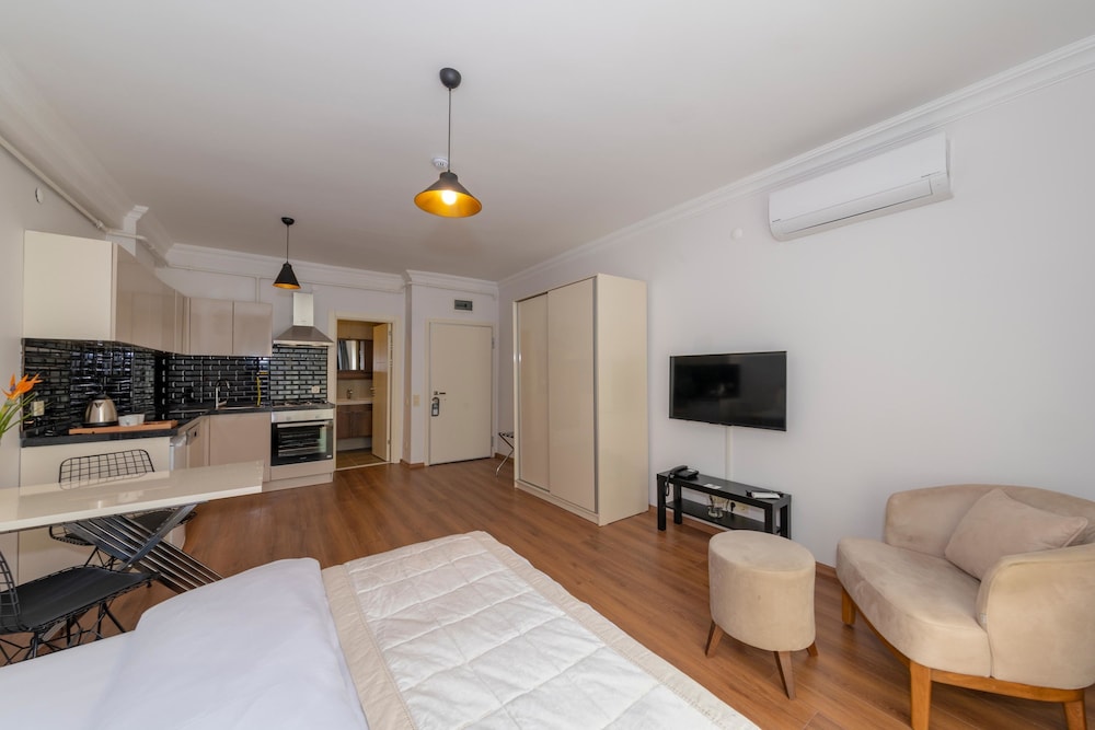 Joy Suites Hotel 45/69